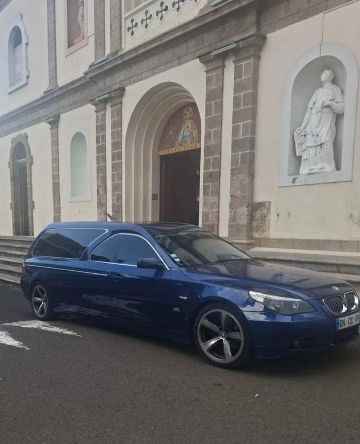 Un service de rapatriement de corps sur mesure.